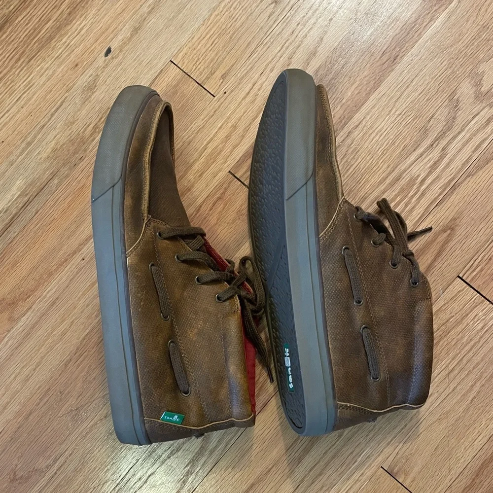 Sanuk Brown Chukka Boots with Red Interior